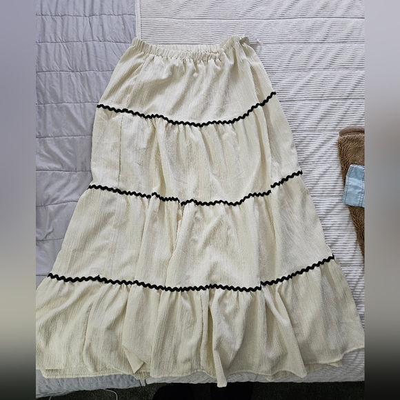 SHEIN Cream with Black Trim Skirt Set. Size XL - Picture 2 of 8